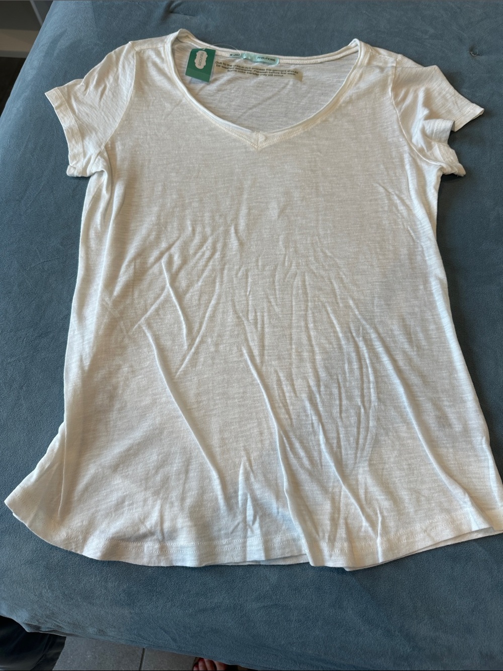 Maurices White Short Sleeve V-Neck Tee